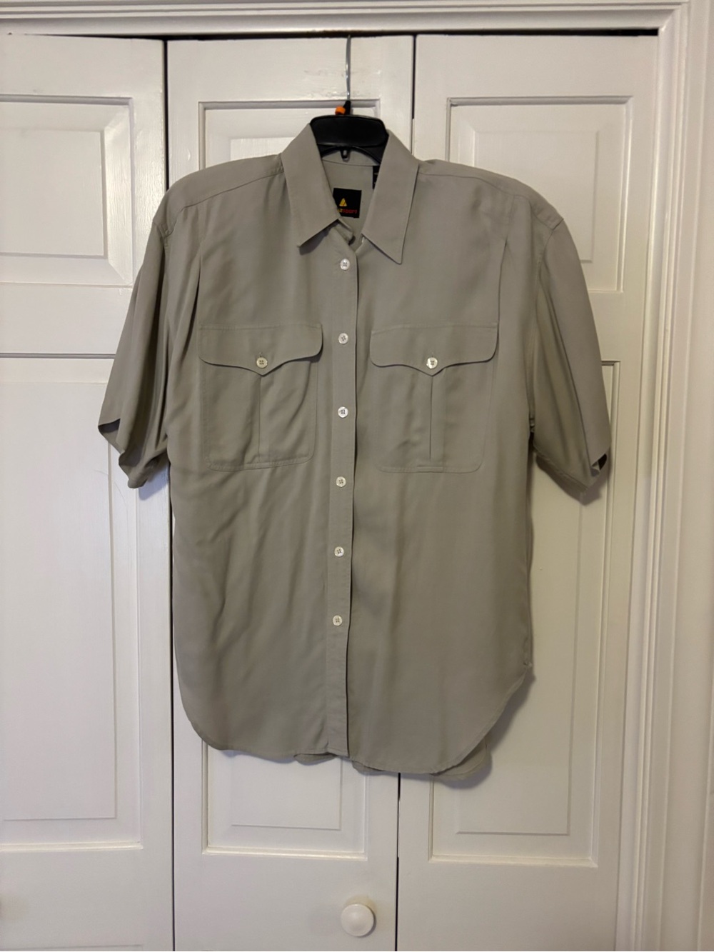 Women's Short-Sleeve Button-Up Work Shirt - Tan Size M EUC